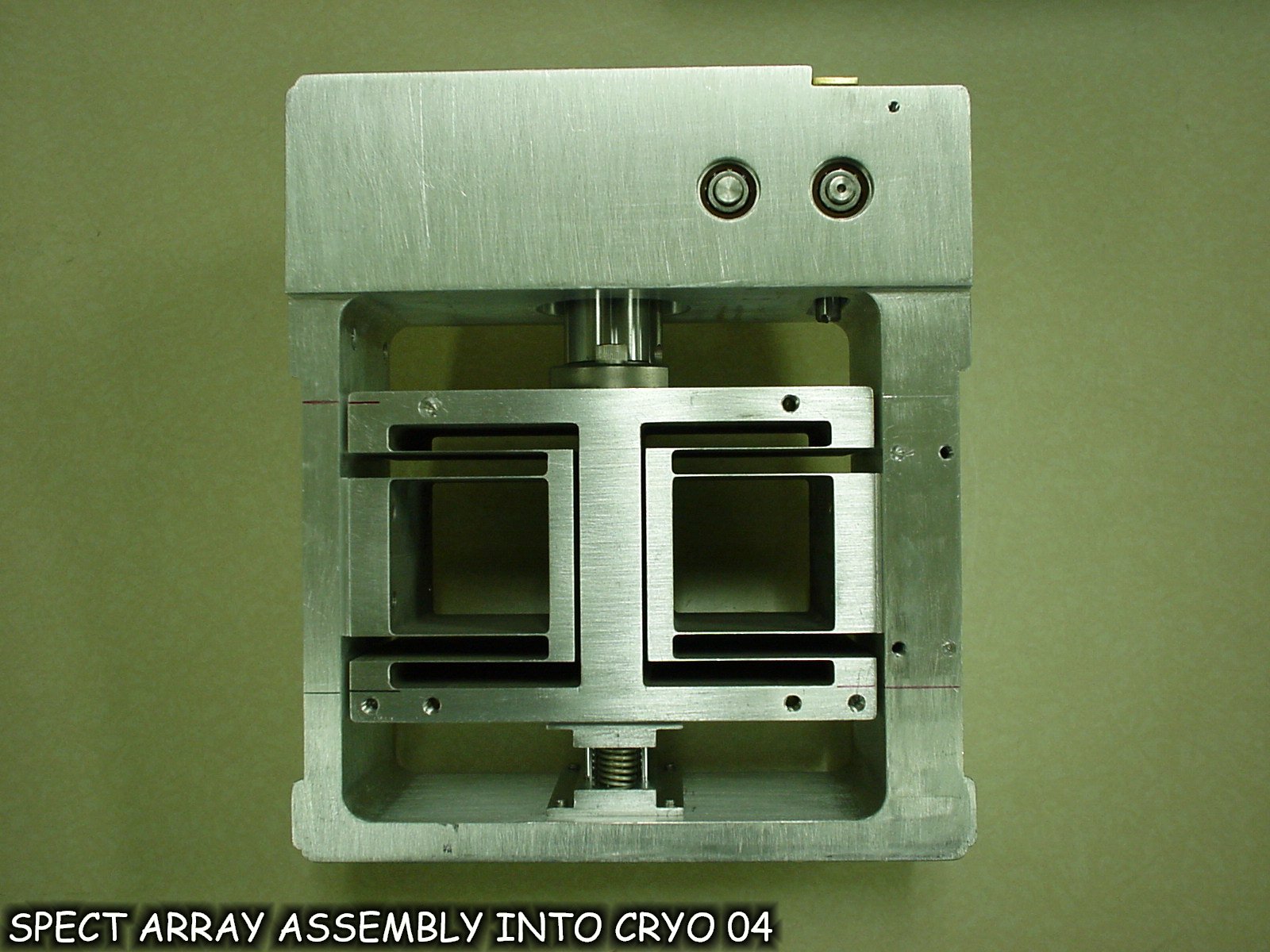 spect array assembly into cryo 04